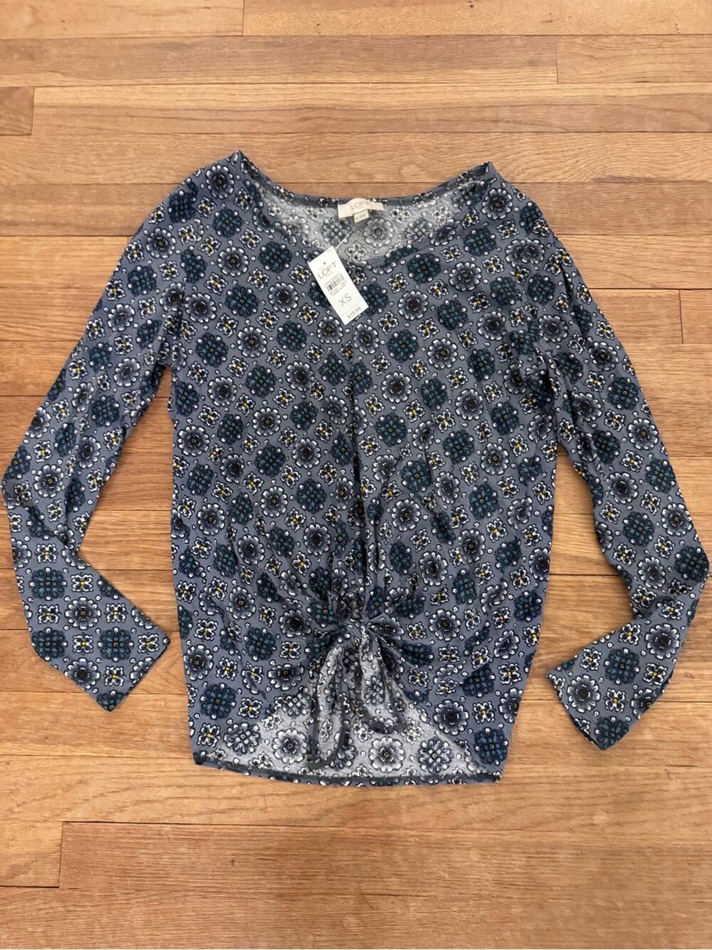 NWT LOFT Women's Medallion Tie Front Top - Size XS
b9